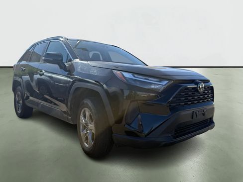 Used 2025 Toyota RAV4 XLE image 5