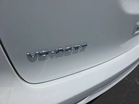 Used 2023 Chrysler Voyager LX FWD image 11