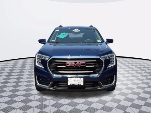 Certified 2022 GMC Terrain SLE w/ Driver Convenience Package FWD image 3