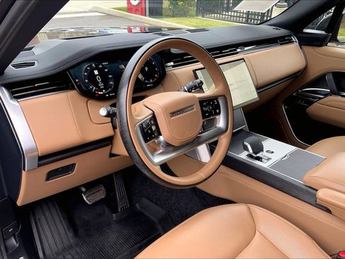 Used 2025 Land Rover Range Rover Long Wheelbase SE image 17