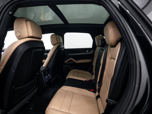 Certified 2026 Porsche Cayenne AWD/4WD image 23