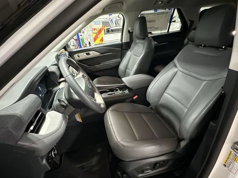 Used 2026 Ford Explorer Active w/ Active Comfort Package AWD/4WD image 17
