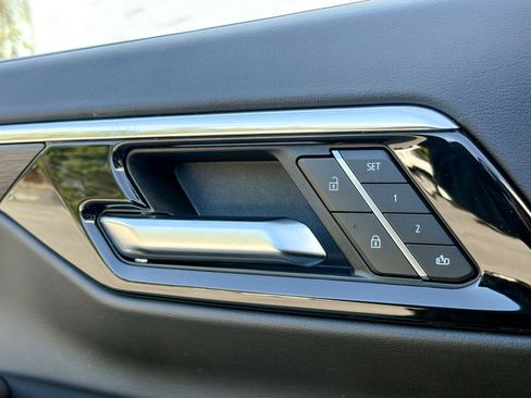 Certified 2025 Chevrolet Suburban LT AWD/4WD image 18