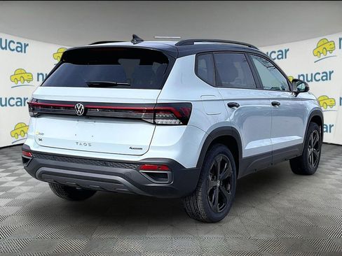 New 2026 Volkswagen Taos SE image 7