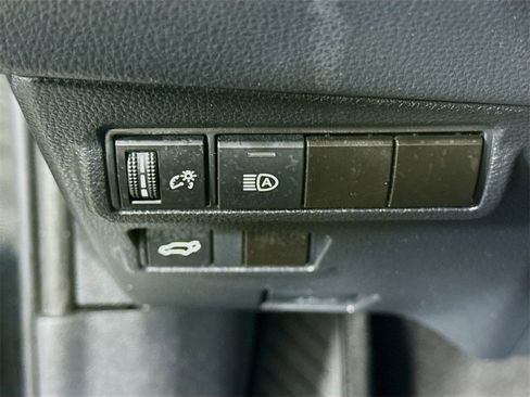 Certified 2022 Toyota Corolla Cross XLE image 19