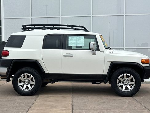 Used 2014 Toyota FJ Cruiser 4WD image 3
