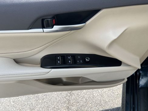 Used 2018 Toyota Camry XLE FWD image 15
