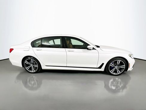 Used 2019 BMW 750i w/ Executive Package RWD image 4