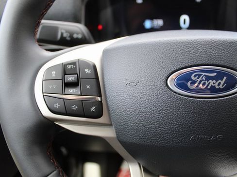 Used 2025 Ford Explorer Active image 24