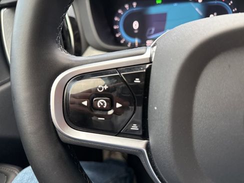 Used 2025 Volvo XC60 B5 Plus image 49