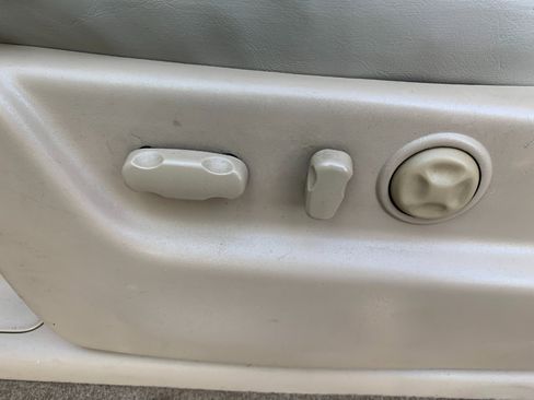 Used 2012 Chevrolet Avalanche LTZ image 20