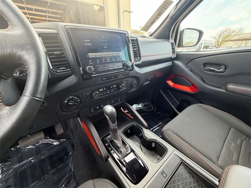 Used 2024 Nissan Frontier PRO-4X w/ Pro Convenience Package image 15