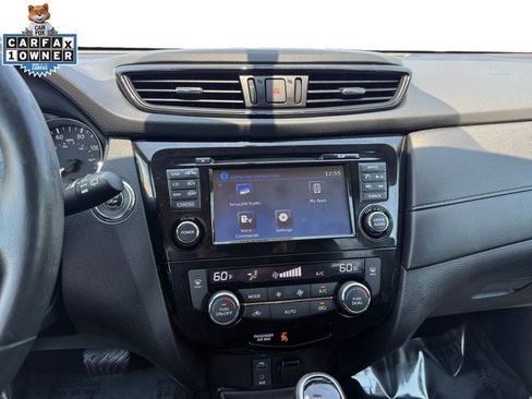 Used 2017 Nissan Rogue SV AWD/4WD image 12