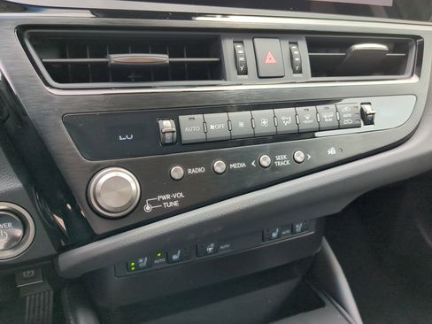 New 2025 Lexus ES 300h w/ Premium Package image 25