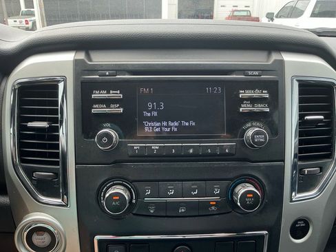 Used 2018 Nissan Titan SV AWD/4WD image 26