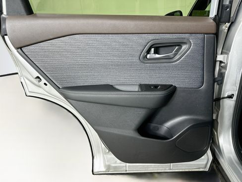 Used 2023 Nissan Rogue SV FWD image 25