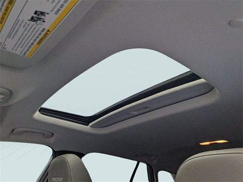 Used 2025 Chevrolet Trax ACTIV w/ Sunroof Package image 4