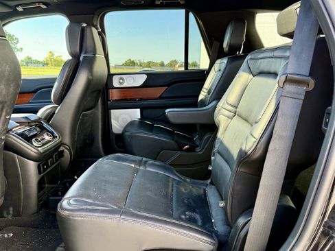 Used 2019 Lincoln Navigator Reserve image 14