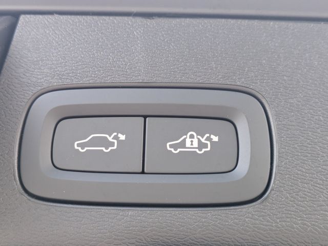 Certified 2026 Volvo XC60 B5 Plus w/ Climate Package AWD/4WD image 18