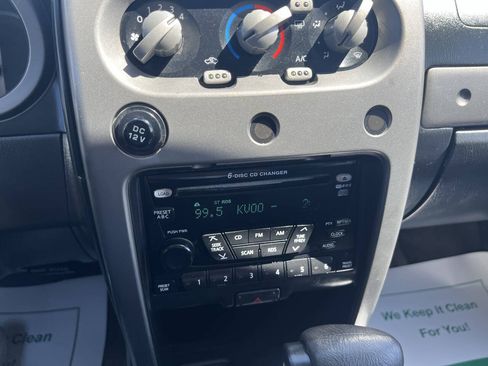 Used 2004 Nissan Frontier LE RWD image 11