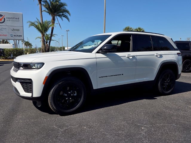 New 2026 Jeep Grand Cherokee Altitude RWD image 3