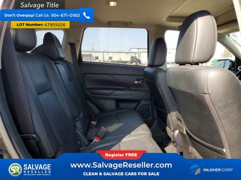 Used 2014 Mitsubishi Outlander SE image 15