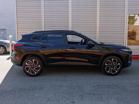 Used 2024 Chevrolet Trax RS image 3