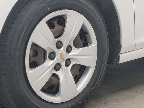 Used 2018 Chevrolet Cruze LS FWD image 31