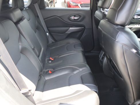 Used 2022 Jeep Cherokee Latitude Lux w/ Sun & Sound Group AWD/4WD image 12