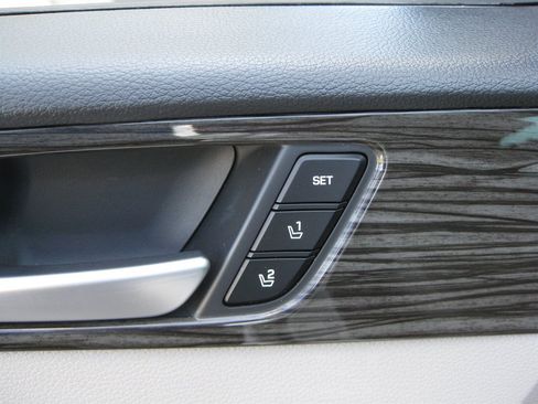 Used 2015 Hyundai Sonata Limited w/ Option Group 05 FWD image 12