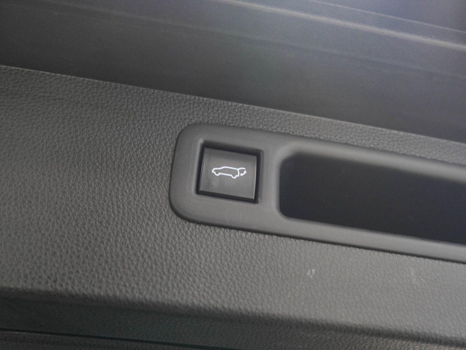 Used 2021 Toyota Highlander XLE AWD/4WD image 11