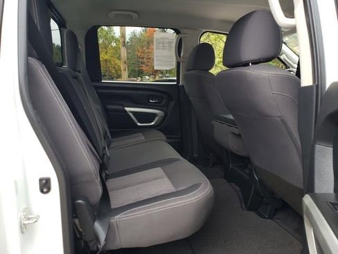 Used 2022 Nissan Titan SV image 13