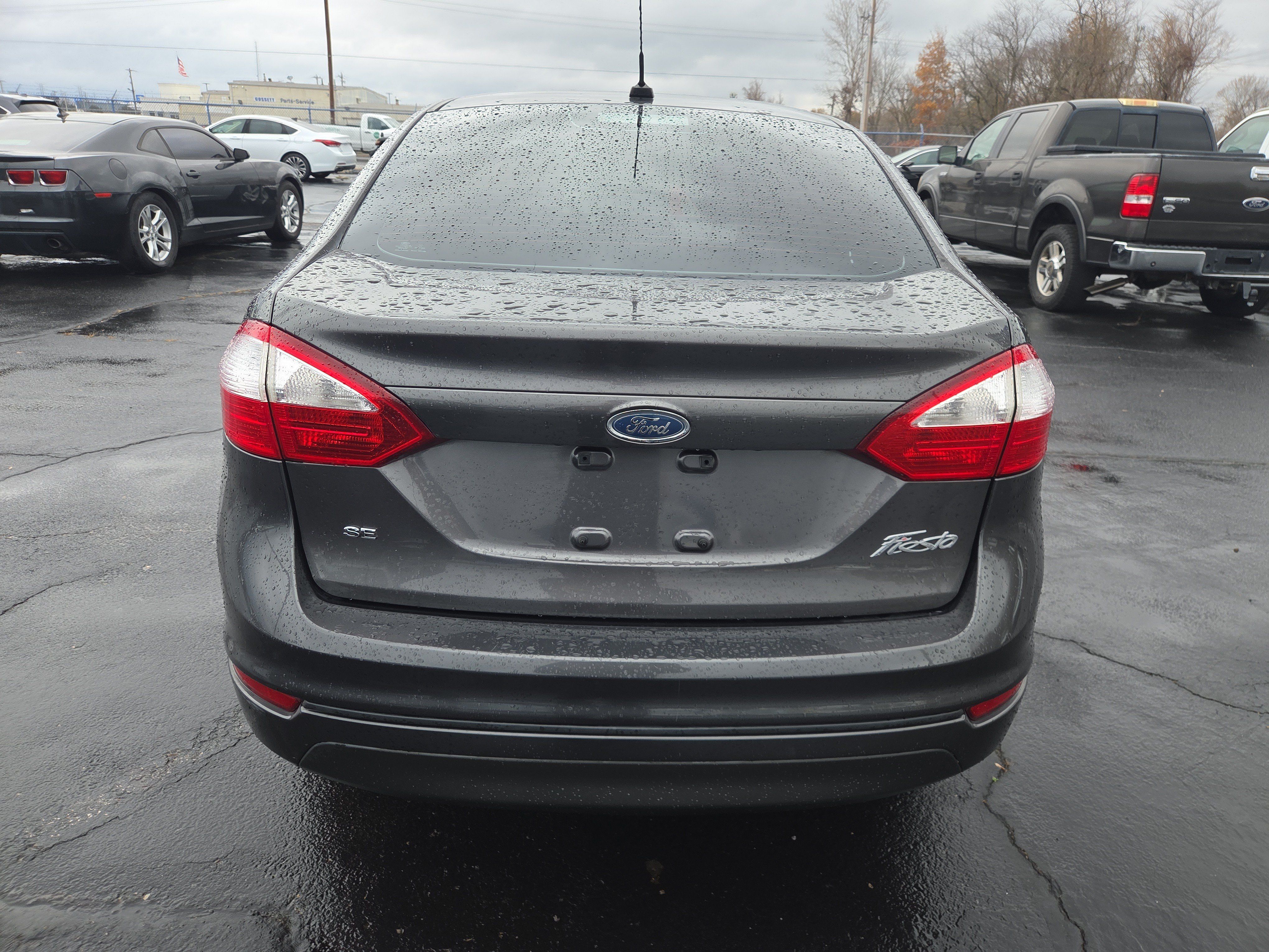 Used 2017 Ford Fiesta SE FWD image 4
