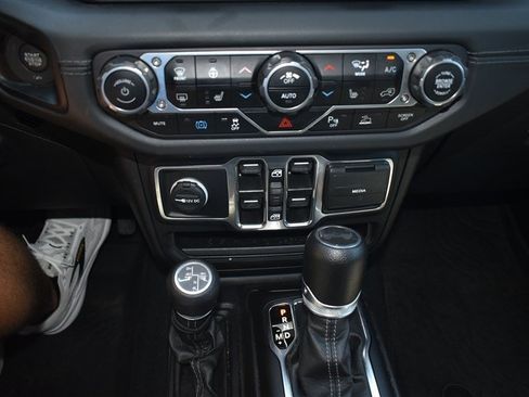 Used 2024 Jeep Wrangler Unlimited Sahara w/ Technology Group AWD/4WD image 20