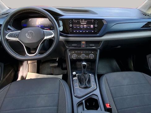 Used 2024 Volkswagen Taos SE w/ Panoramic Sunroof Package FWD image 16