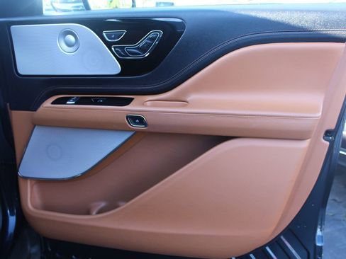Used 2021 Lincoln Aviator Black Label AWD/4WD image 23