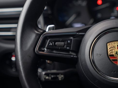 Certified 2023 Porsche Macan AWD/4WD image 7