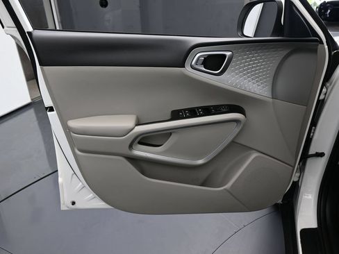 Used 2023 Kia Soul LX FWD image 12