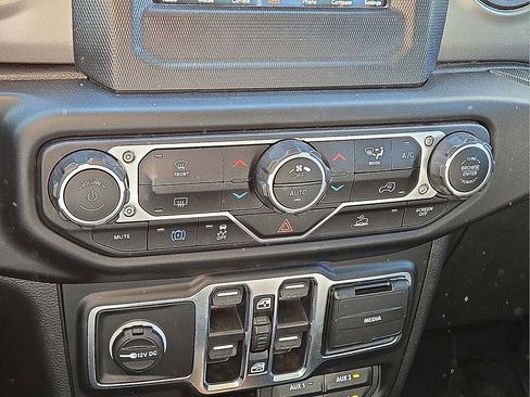 Used 2023 Jeep Wrangler Unlimited image 28