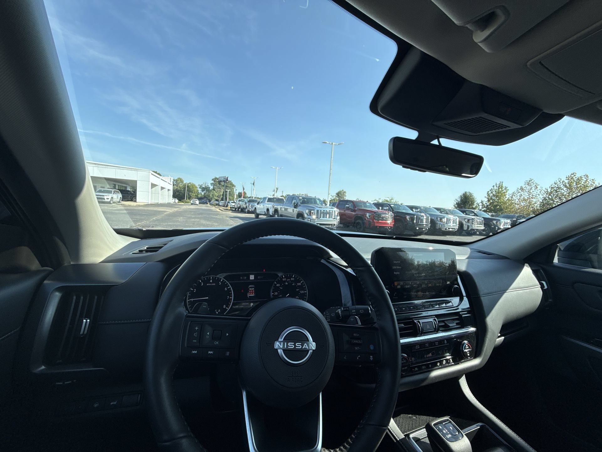 Used 2025 Nissan Pathfinder SL FWD image 16