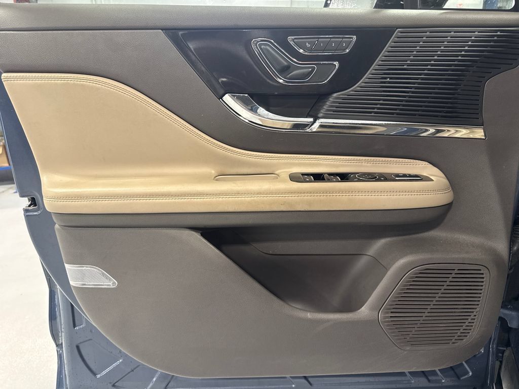 Used 2022 Lincoln Corsair FWD image 28