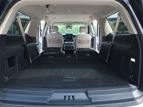 Used 2024 Ford Expedition Max XLT AWD/4WD image 16