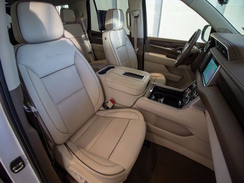 Used 2023 GMC Yukon Denali w/ Denali Reserve Package image 20