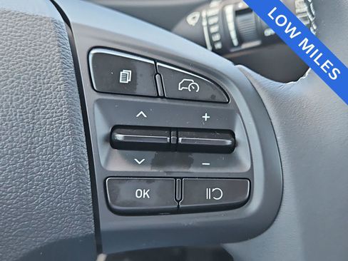 Used 2025 Hyundai Venue SEL FWD image 28