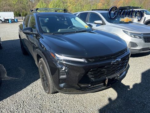 Used 2025 Chevrolet Trax ACTIV w/ Sunroof Package image 1