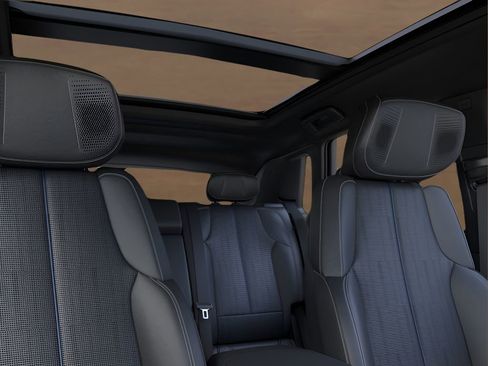 Certified 2025 Cadillac Lyriq Luxury image 24