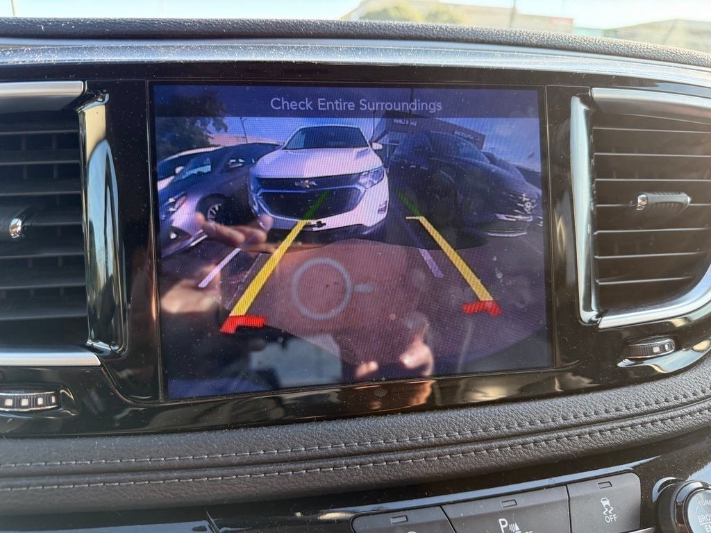 Used 2017 Chrysler Pacifica Limited FWD image 9