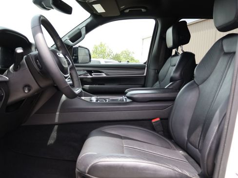 Used 2024 Jeep Wagoneer Series II w/ Flexible Seating Group AWD/4WD image 24