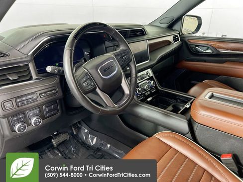 Used 2024 GMC Yukon Denali Ultimate AWD/4WD image 3