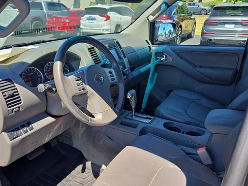 Used 2014 Nissan Frontier SL w/ SL Moonroof Package AWD/4WD image 12
